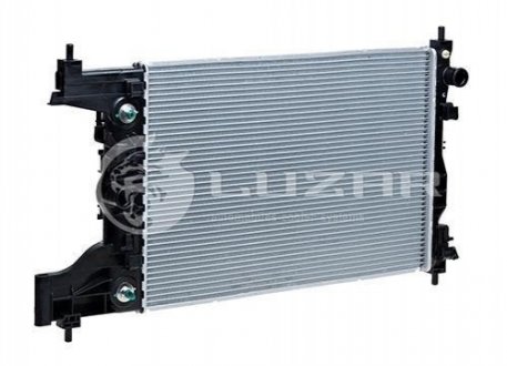 Радиатор охлаждения Cruze 1.6/1.8 (09-) АКПП (LRc 05153) LUZAR LRC05153 (фото 1)